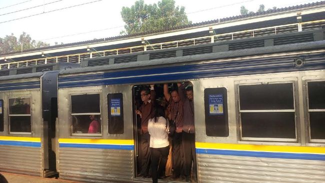 Hikayat Jalur Kereta Api Listrik di Indonesia