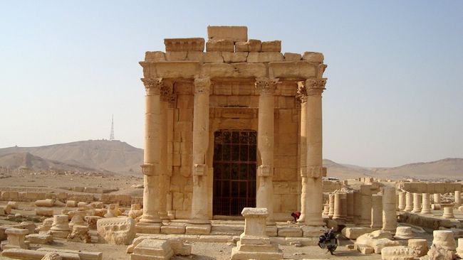 ISIS Ikat dan Ledakkan Sandera di Tiang Situs Kuno Palmyra