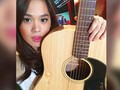 Sheryl Sheinafia Belajar Main Gitar dari Satpam Rumah