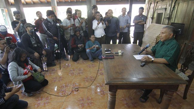 PAN Membelot ke Jokowi dan Amien Rais yang Kontroversial