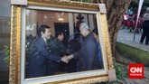 Hebatnya Benyamin. Para penggemarnya dari rakyat jelata sampai petinggi negara, termasuk Presiden RI Soeharto. Saat Benyamin, tiada, pada 5 September 1995, setelah bermain sepak bola, Soeharto pun memberikan perhatian.