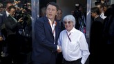 Sementara itu Perdana Menteri Italia, Matteo Renzi, bertemu dengan bos Formula 1, Bernie Eccelstone, untuk membicarakan masa depan Sirkuit Monza. (REUTERS/Max Rossi)