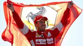 Mereka menyambut gembira podium kedua yang diraih Sebastian Vettel. Melihat gairah penonton, Vettel mengatakan bahwa itu adalah podium kedua terbaik dalam kariernya. (Charles Coates/Getty Images)