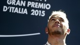 Setelah melakukan penyelidikan tiga jam, otoritas balapan dunia (FIA) menyatakan kemenangan Hamilton sah karena Mercedes tidak melanggar aturan. (Reuters/Max Rossi)