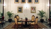 Sesuai namanya, Ruang Foto Gubernur memajang foto maupun lukisan wajah Gubernur DKI Jakarta dari masa ke masa, dari Suwirjo, Ali Sadikin, Sulistyo, Fauzi Bowo, Joko Widodo sampai Ahok.