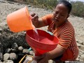 Kekeringan, Warga Pegadungan Konsumsi Air Sungai Keruh