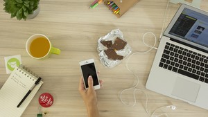 Tips Menjaga Pola Makan Sehat Selama Work From Home