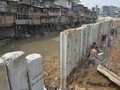 Ahok Tampik Tuduhan Turap Beton Ciliwung Rusak Lingkungan