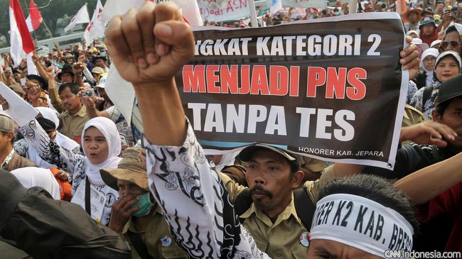 Curhat Guru Honorer: Bercerai hingga Nyambi Jadi Ojek Online