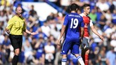 Diego Costa semakin dikenal sebagai pemain pencari masalah setelah memancing emosi bek Arsenal Gabriel Paulista di Stamford Bridge, 19 September 2015. (Reuters / Dylan Martinez)