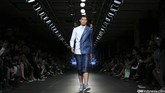 Danjyo Hyoji memeriahkan panggung Men's Fashion Week 2015 pada Sabtu (19/9) di Plaza Indonesia, Jakarta. Merek lokal mengusung konsep uniseks ini masih tampil dengan tema urban casual tapi penuh kejutan detail. (CNN Indonesia/ Adhi Wicaksono)