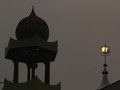 Polandia Tangkap 2 Anggota Ekstrem Kanan Akan Serang Muslim