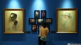 Bagi sebagian pengunjung pameran Rayuan 100 Tahun Basoeki Abdullah sangat mengesankan. Seperti dikatakan beberapa pelajar SMAN 67 Jakarta kepada CNN Indonesia (21/9), pameran ini memberikan pengalaman luar biasa, juga pembelajaran seni dan sejarah yang menarik. (CNN Indonesia/Safir Makki)