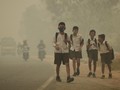 Kabut Asap Tebal, Jam Belajar Sekolah di Sumsel Dimundurkan