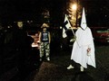 Pakai Baju KKK, Demonstran Antiimigran Finlandia Ditangkap
