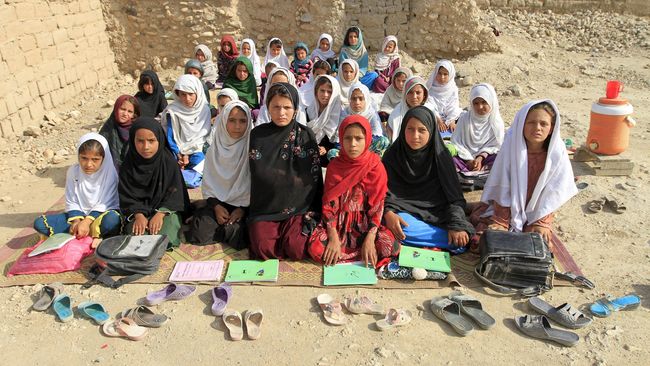 PBB Sebut Militan Makin Gencar Serang Sekolah Afghanistan - CNN Indonesia