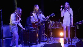 Estelle 'Haim' Ingin Membangkitkan 'Roh' Festival Lilith Fair