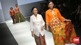 Tahun ini, Jakarta Fashion Week mengusung dua tema besar yakni, Ethnical Fashion dan Sustainable Fashion.
