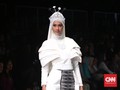 Cunduk Mentul Zaskia Sungkar vs Taman Versailles Barli Asmara
