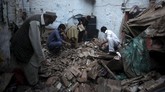 Gempa kali ini terjadi selang enam bulan setelah peristiwa serupa terjadi di Nepal pada 25 April lalu, menewaskan 9.000 orang dan merusak 900 ribu rumah. (Reuters/Fayaz Aziz)