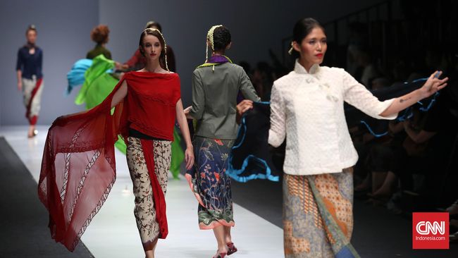  Denyut Batik dan Kebaya Urban di Tangan Obin