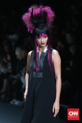 Selain menghadirkan official backstage hairstylist terbaik dari JFW 2015, perhelatan ini juga disempurnakan dengan penampilan guest hairdresser ambassador Denis Holbecq yang berasal dari L’Oréal Professionnel Inggris. (CNN Indonesia/Safir Makki)