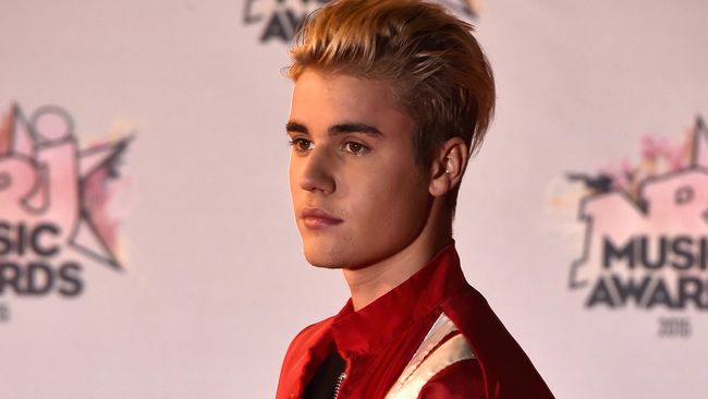 Justin Bieber Ancam Penggemar demi Bela Kekasih