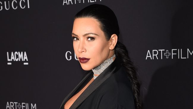 Kim Kardashian Minta Kalung Rp13 M untuk Kado Melahirkan
