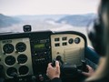 Pilot Dilarang Terbang karena Ketahuan Bawa Wanita ke Kokpit