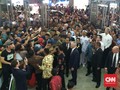 Di Tanah Abang, PM Australia Ajak Jokowi <i>Selfie</i>