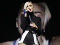 Blake Shelton Isyaratkan Kehamilan Gwen Stefani?