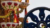 Festival Cahaya atau Diwali digelar di Leicester, Inggris, yang merupakan jantung komunitas Asia, pada Rabu (11/11). Elemen-elemen seni budaya khas Asia plus 6.500 lampu menghiasi sudut bangunan hingga lanskap kota.