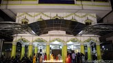 Warga keturunan India yang berdomisili di kawasan Gunung Sahari, Jakarta, merayakan Tahun Baru dalam kalender Hindu. Perayaan yang disebut Diwali (Deepavali) atau Festival Cahaya ini diadakan di Sikh Temple, baru-baru ini (10-11/11).