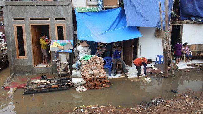 Ahok Sindir Aktivis yang Bungkam soal Pengurukan Ciliwung