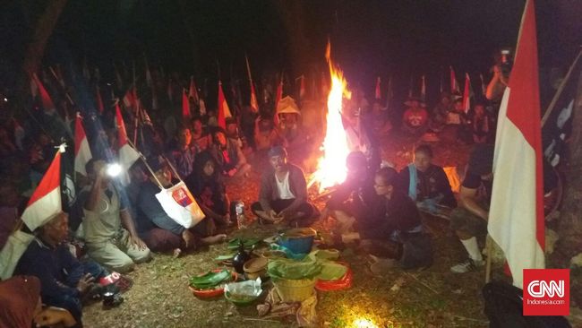 Renungan Malam Antarkan Aksi Jalan Kaki Tolak Pabrik Semen