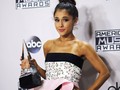 Ariana Grande Jadi Desainer Busana 'Genit dan Menyenangkan'