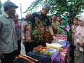 Ganjar Sidak Larangan PNS Jateng Pakai Kendaraan Bermotor