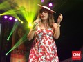 Penampilan Santai Lenka Hibur Penonton JGTC 2015