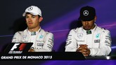 Hamilton tertunduk lesu seusai GP Monaco. Sepanjang balapan Hamilton memimpin dengan nyaman di depan, namun kemudian gagal menang di putaran terakhir karena melakukan kesalahan pitstop. (Getty Images/Ker Robertson)