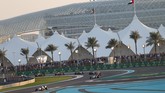 Seri GP Abu Dhabi adalah yang terakhir digelar pada musim balap 2015. Setelah ini, para pebalap formula satu dan timnya akan melakukan uji coba untuk mobil di musim berikutnya. (REUTERS/Ahmed Jadallah)