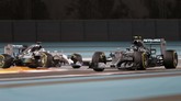 Salah satu kemajuan Nico Rosberg (kanan) di seri-seri terahir musim 2015 adalah kemampuannya melakukan pengereman saat tikungan. (REUTERS/Thaier Al-Sudani)