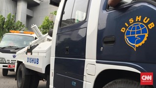Dishub DKI Ancam Derek Kendaraan Parkir Liar saat Tahun Baru