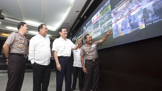 Menko Luhut Klaim Pilkada Serentak Tertib dan Aman