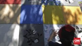 Imbasnya hanya sekitar 500 meter trotoar saja yang berhiaskan mural. (CNN Indonesia/Adhi Wicaksono)
