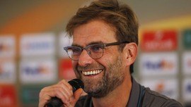 Klopp Ragukan Penerjemah asal Italia di Sesi Jumpa Pers