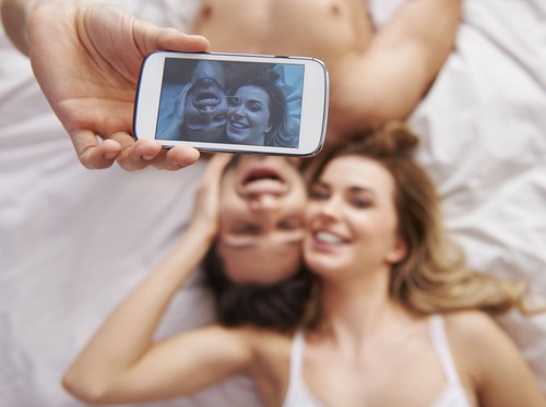 3 Kesalahan Besar Pasangan Saat Main Instagram, Jangan Begini Ya! 3 Kesalahan Besar Pasangan Saat Main Instagram, Jangan Begini Ya!