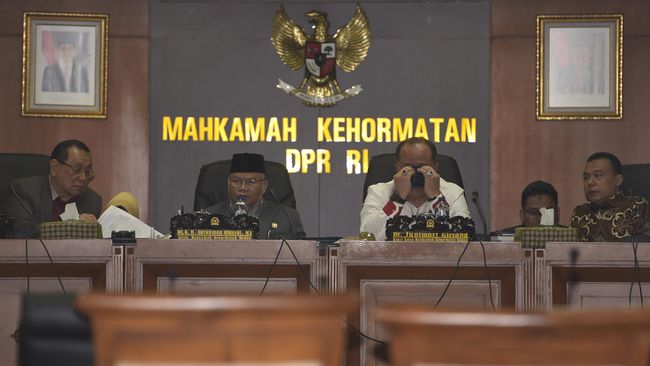 Pimpinan Fraksi Tak Lengkap, MKD Tunda Rapat Soal Etik Setnov