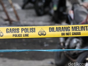 Wanita Tewas Terlindas Mercy Usai Jatuh Menabrak TransJ di Ciputat