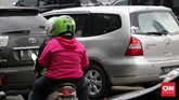 Bukan hanya mitra Gojek, tetapi mitra dari perusahaan GrabBike juga masih beroperasi di Jakarta dan tidak mengindahkan keputusan Kementerian Perhubungan. Foto: CNN Indonesia/Safir Makki