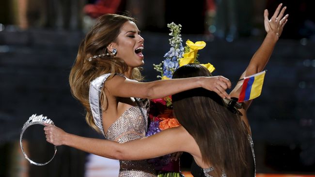 Steve Harvey Lakukan Wawancara Spesial bersama Miss Kolombia